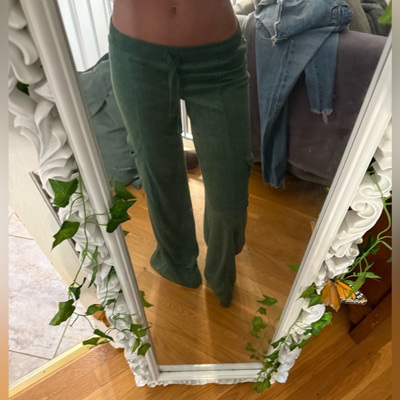 Low Rise Green Velvet Cargo Women's Pants - Picture 1 of 2